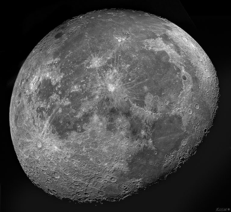 Gibbous Moon in High Resolution in High Resolution