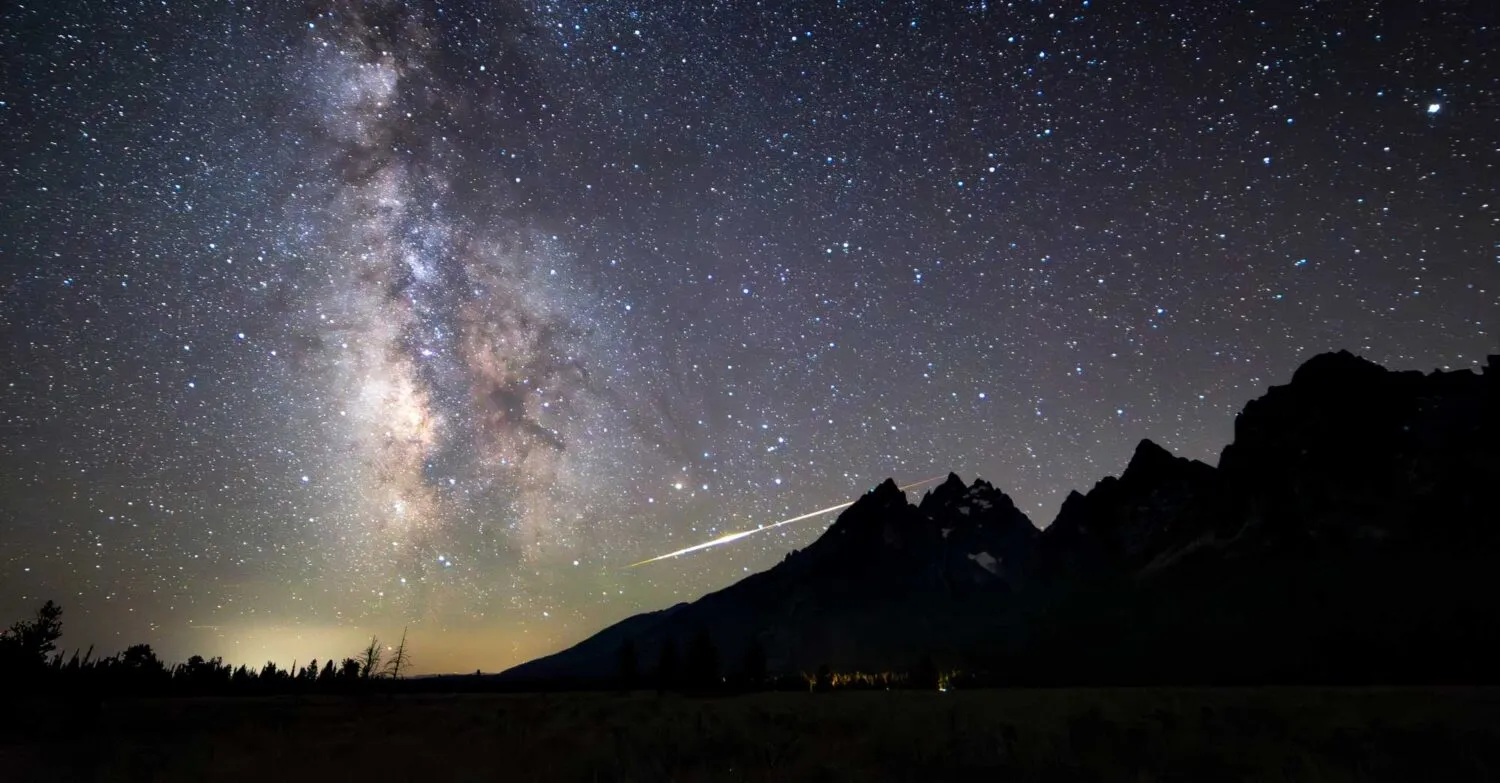 shooting star seen on night sky photography tour