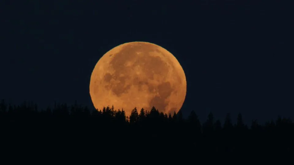october harvest moon